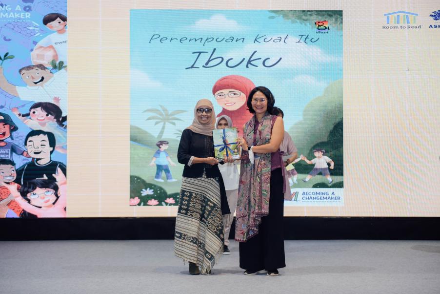 : Nani Zulminarni and Amelia Hapsari at the Indonesia International Book Fair, posing with their once-envisioned product.