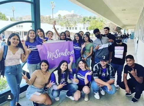 Group photo of Ventura High School MiSendero - group of students holding a purple banner that says "MiSendero"